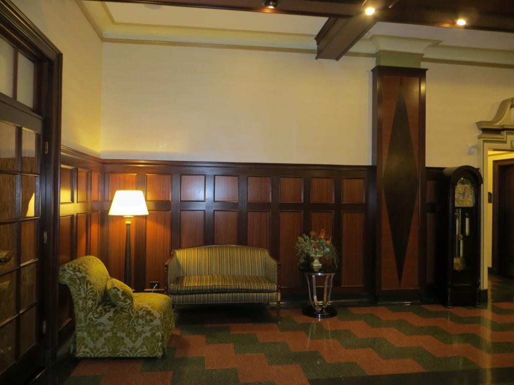 Hotel Carleton Of Oak Park Exterior foto